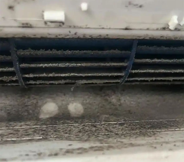 莲池空调吹的风有股烧焦味是怎么回事